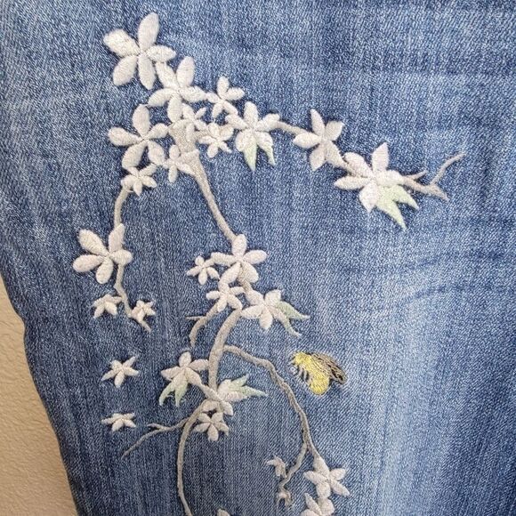 Torrid Premium Boyfriend Jeans Medium Wash w/ Floral Embroidery size 16R - Picture 8 of 9